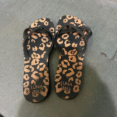 Westside slippers discount