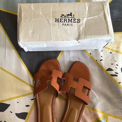 Hermes sale gold slippers