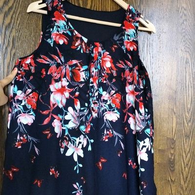  Sleeveless Floral Top