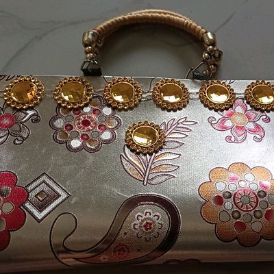 Cream Handmade Ladies Party Wear Hand Clutch Bag at Rs 250 in Delhi-cheohanoi.vn
