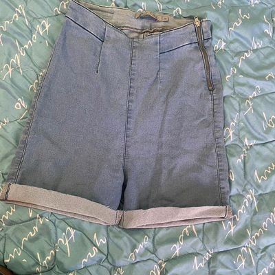 H&M!! Cute denim shorts size US 2!!! Really cute... - Depop