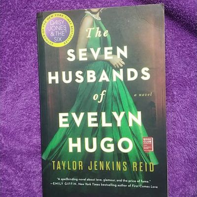 Best selling books combo (The Seven Husbands of Evelyn Hugo & Daisy Jones &  The Six)