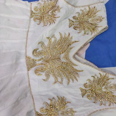 White & Gold Anarkali | Indian fashion, Indian outfits, Party wear frocks  designs