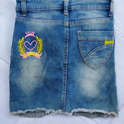 Use a Blue Jean Skirt for This Iconic 90s Denim on Denim Look | Upstyle
