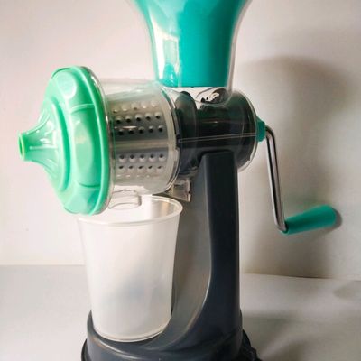 Plastic Small Hand Mini Juicer, for Home