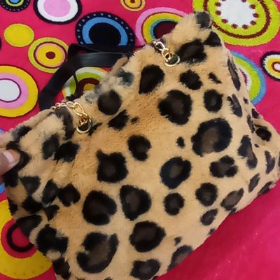 Centre Stage Leopard Crossbody | GUESS