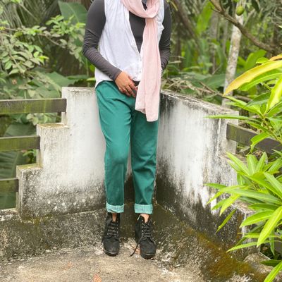SASSAFRAS Grey Women Straight Fit Travel Features Cargos Trousers Price in  India, Full Specifications & Offers | DTashion.com