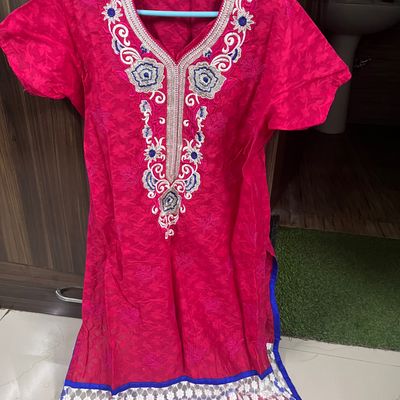 White and bright pink kurti | Clothes for women, Indian fashion, Tunic  designs
