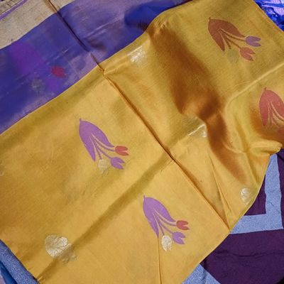 Citrine Yellow Kanjivaram Silk Saree With Floral Buttis Weaving |  Singhania's