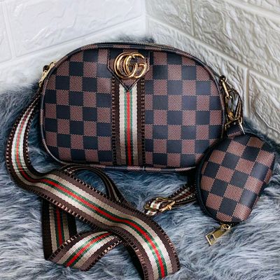 Gucci 2024 sling pouch