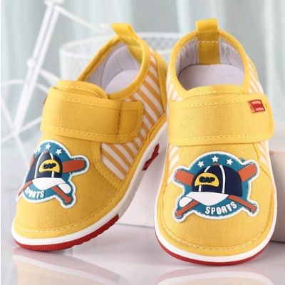 Cute walk by sales babyhug casual shoes