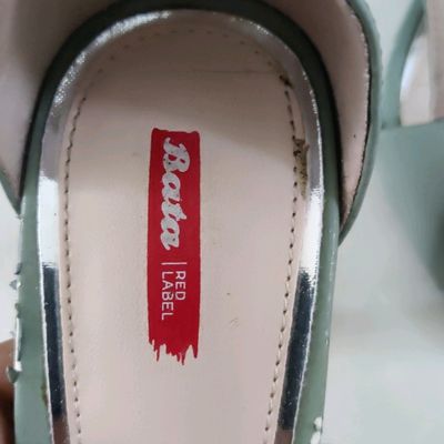 Bata clearance red collection